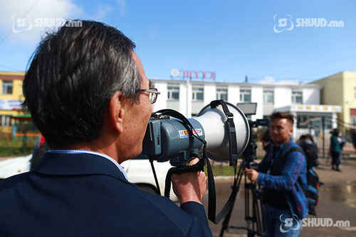 ШУУД: Б.Хурц нарын шүүх хуралдаан эхэллээ